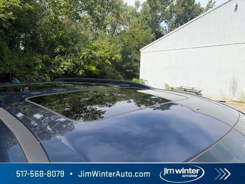 Used 2023 Chevrolet Traverse LT w/ LT Premium Package AWD/4WD image 12