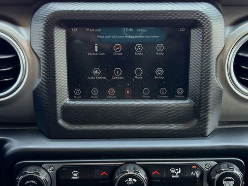 Used 2019 Jeep Wrangler Unlimited Sahara AWD/4WD image 18