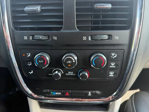 Used 2017 Dodge Grand Caravan SXT FWD image 19