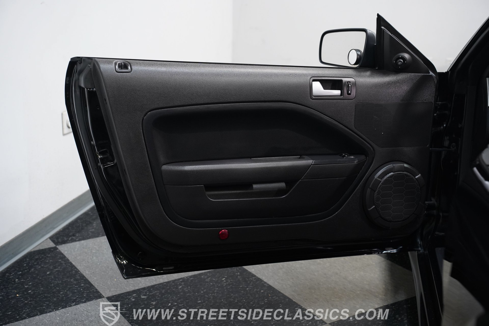 Used 2006 Ford Mustang GT RWD image 36