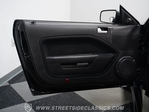 Used 2006 Ford Mustang GT RWD image 36