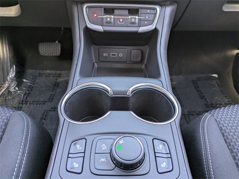 New 2024 GMC Terrain SLE w/ Driver Convenience Package image 22