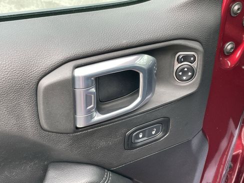 Used 2021 Jeep Wrangler Sahara image 13