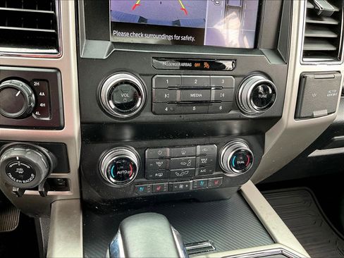 Used 2020 Ford F150 Lariat w/ Equipment Group 502A Luxury AWD/4WD image 16