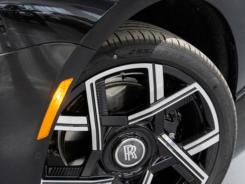 New 2026 Rolls-Royce Cullinan Black Badge image 16