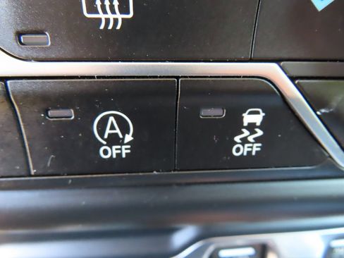 Used 2019 Jeep Wrangler Unlimited Sahara AWD/4WD image 9