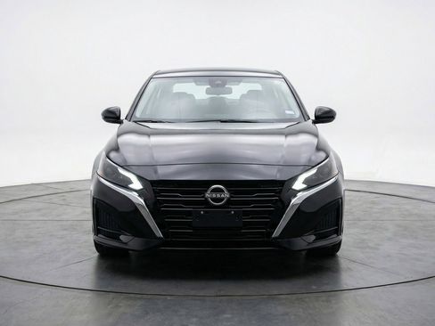 Used 2025 Nissan Altima 2.5 SV image 2