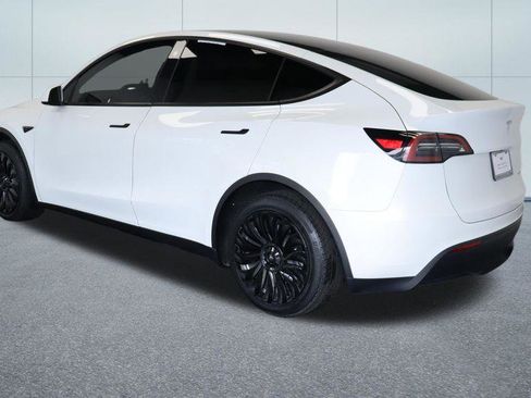 Used 2022 Tesla Model Y Long Range AWD/4WD image 3