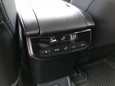 Used 2023 Toyota Highlander LE AWD/4WD image 23