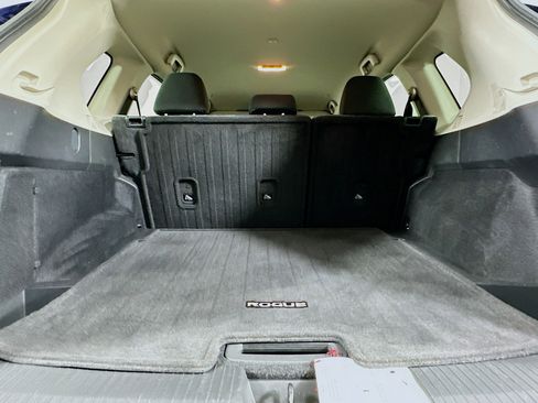 Used 2023 Nissan Rogue SV FWD image 28