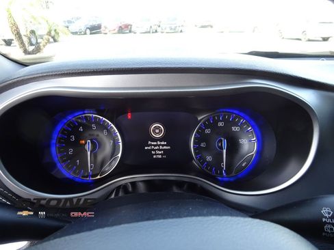 Used 2021 Chrysler Pacifica Touring-L w/ Uconnect Theater Family Group image 28