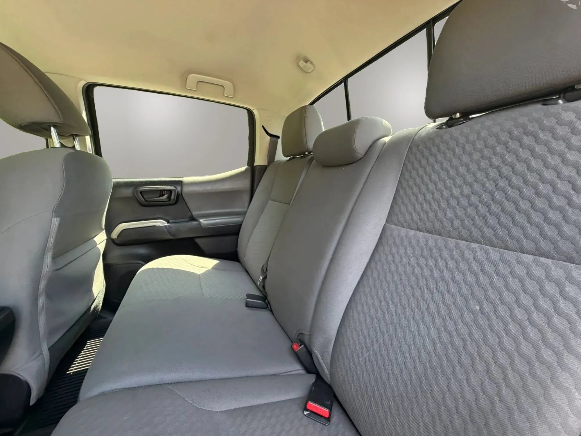 Used 2020 Toyota Tacoma SR5 AWD/4WD image 17
