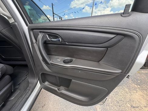 Used 2015 Chevrolet Traverse LT w/ Style and Technology Package FWD image 19