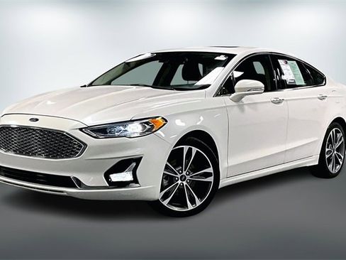 Used 2019 Ford Fusion Titanium image 3