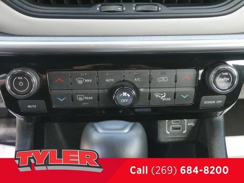 Certified 2025 Jeep Compass Limited AWD/4WD image 32