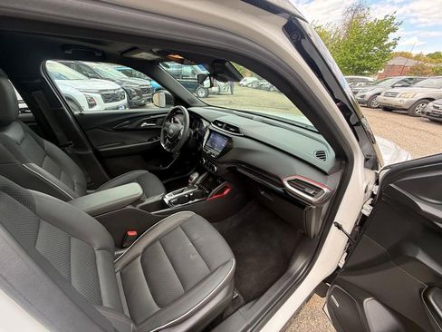Used 2023 Chevrolet TrailBlazer RS w/ Sun and Liftgate Package FWD image 21