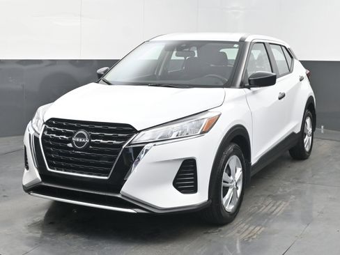 Certified 2025 Nissan Kicks Play S image 3