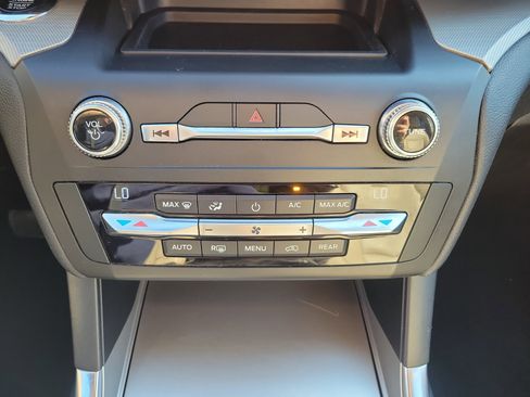 Used 2020 Ford Explorer XLT w/ Equipment Group 202A image 35