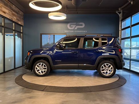 Used 2018 Jeep Renegade Latitude AWD/4WD image 6