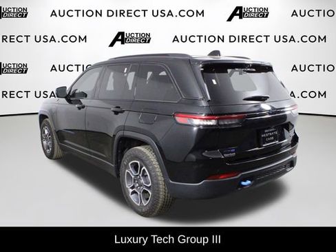 Used 2022 Jeep Grand Cherokee Trailhawk w/ Advanced Protech Group II AWD/4WD image 5