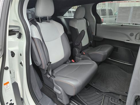 Used 2021 Toyota Sienna XSE w/ XSE Plus Package image 13