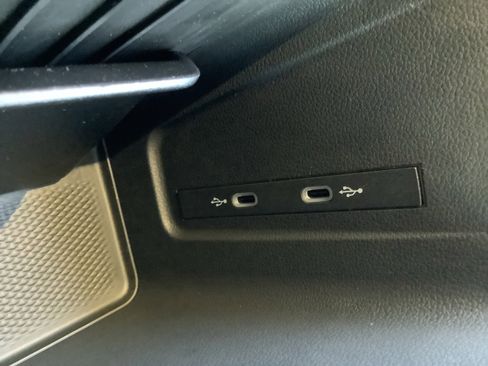 New 2025 Volkswagen Tiguan SE image 21