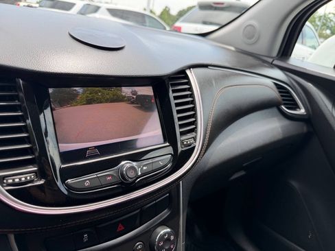 Used 2020 Chevrolet Trax LT w/ LT Convenience Package FWD image 20