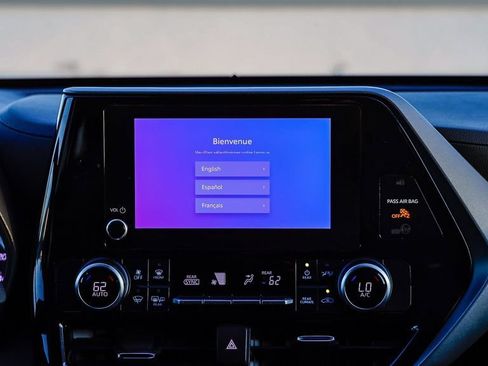 Used 2024 Toyota Highlander LE image 17