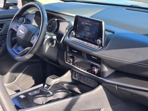 Used 2025 Nissan Rogue SV FWD image 7
