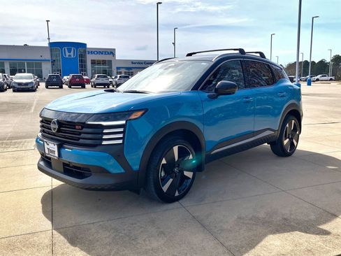 Used 2025 Nissan Kicks SR w/ Interior Electronics Package image 3