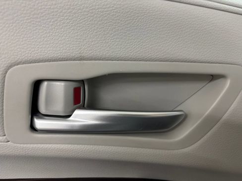 Used 2024 Toyota Sienna XLE w/ XLE Plus Package FWD image 12