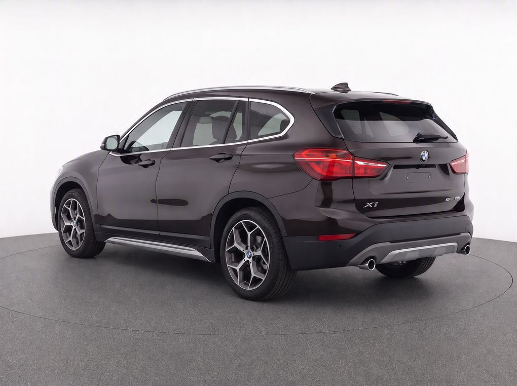 Used 2019 BMW X1 sDrive28i w/ Convenience Package FWD image 3