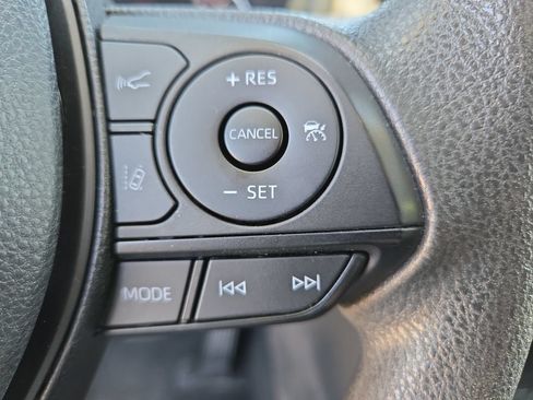 Used 2023 Toyota RAV4 XLE FWD image 17