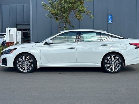 New 2025 Nissan Altima 2.5 SL image 7