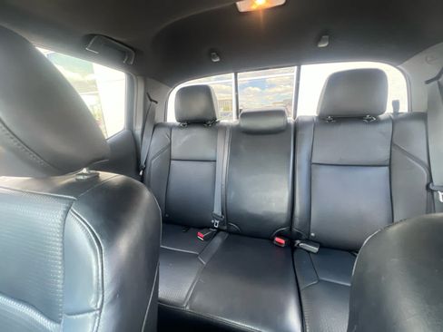 Certified 2018 Toyota Tacoma TRD Off-Road AWD/4WD image 10