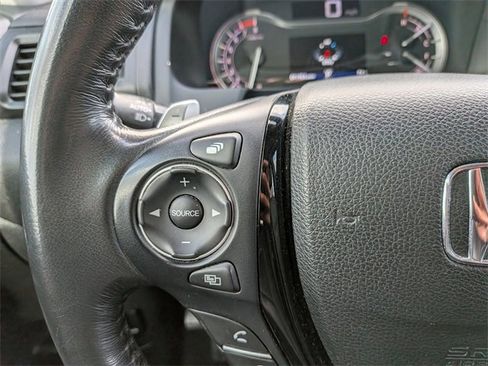 Used 2018 Honda Pilot Touring image 16