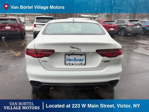 Used 2020 Jaguar XE S image 8