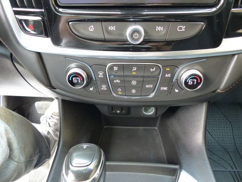 Used 2019 Chevrolet Traverse LT w/ LPO, Floor Liner Package AWD/4WD image 32