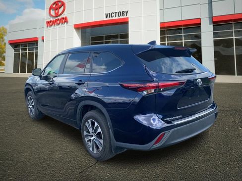 Used 2024 Toyota Highlander XLE AWD/4WD image 5