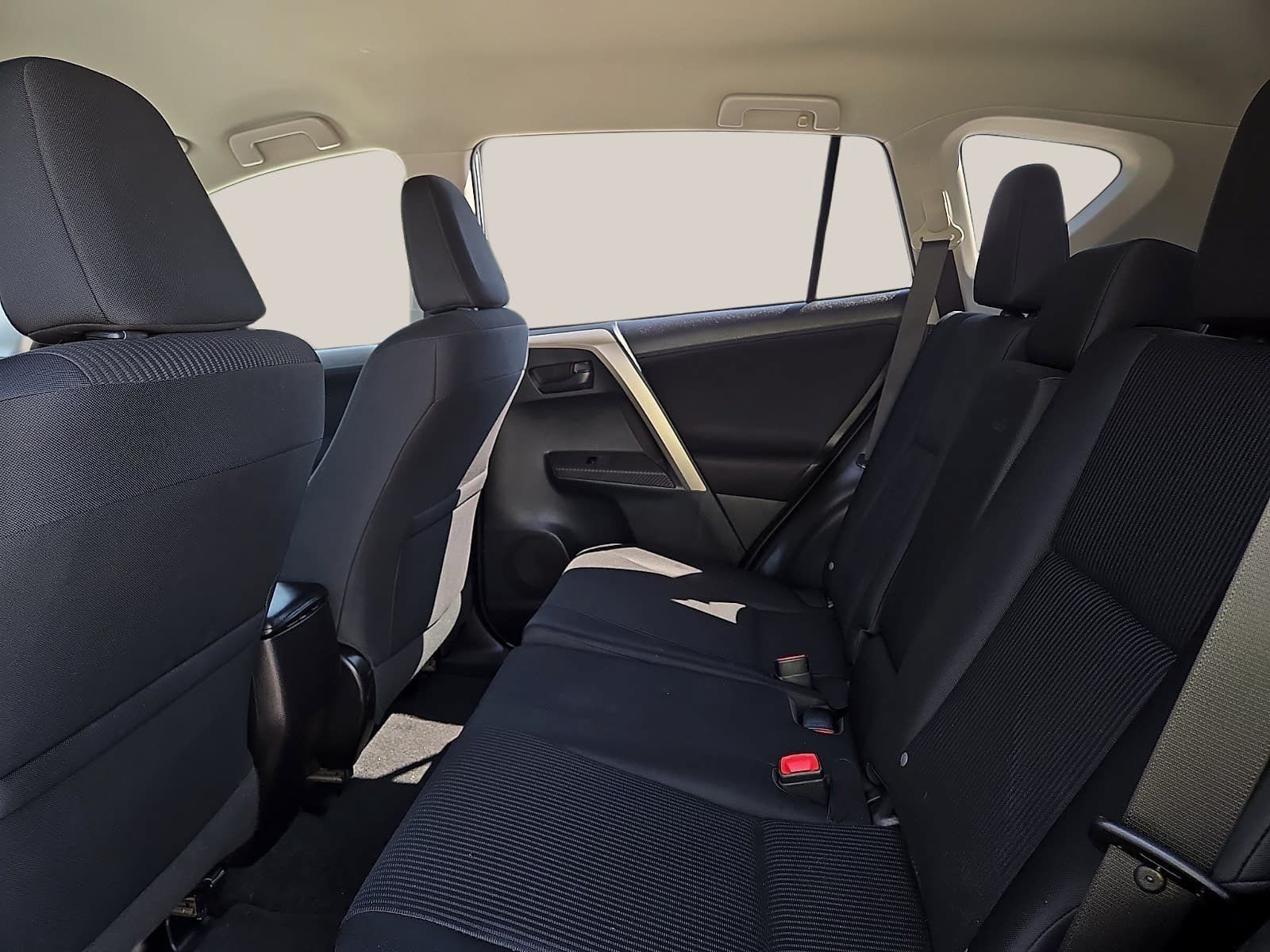 Used 2015 Toyota RAV4 LE FWD image 10