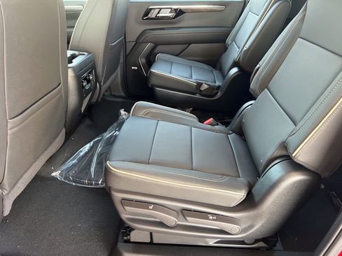 New 2025 Chevrolet Suburban Premier image 7