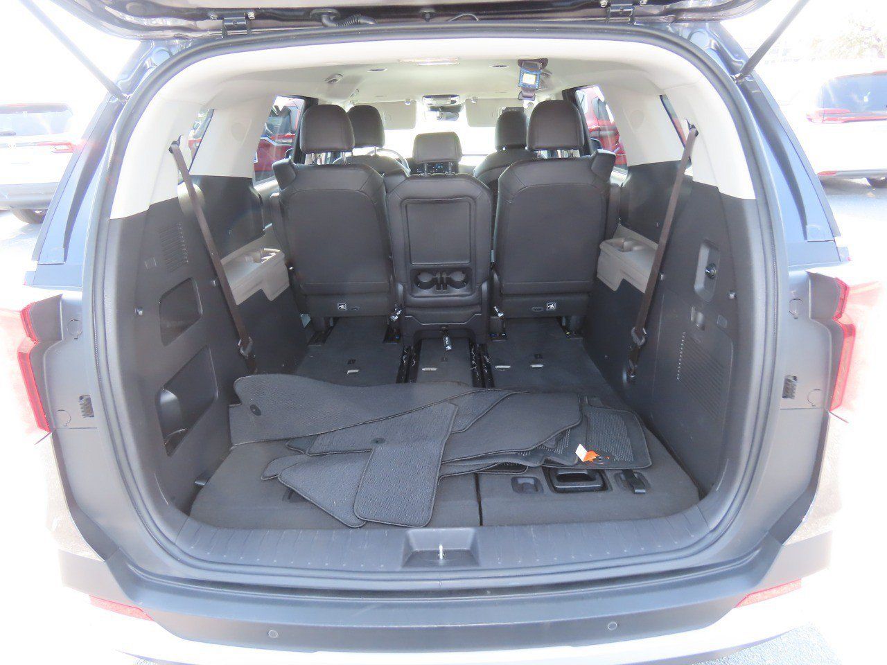 Used 2025 Kia Carnival FWD image 14
