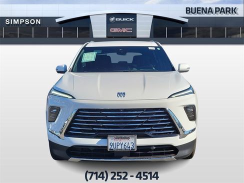 Used 2026 Buick Enclave Preferred image 3