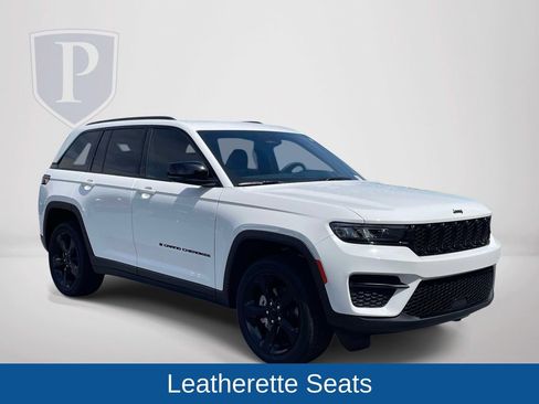 Used 2023 Jeep Grand Cherokee Altitude AWD/4WD image 2