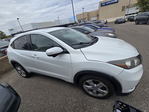 Used 2016 Honda HR-V EX image 7