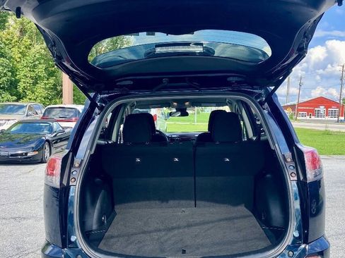 Used 2017 Toyota RAV4 LE w/ Carpet Mat Package AWD/4WD image 6