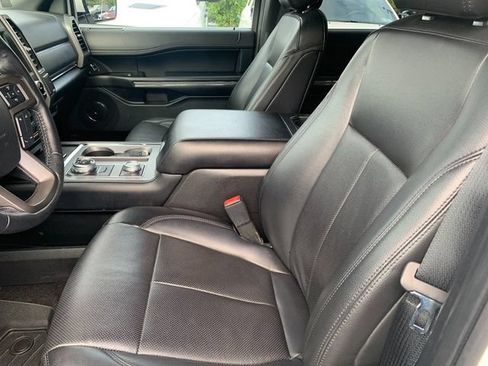Used 2019 Ford Expedition XLT w/ Equipment Group 202A AWD/4WD image 14