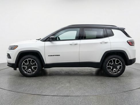 Used 2025 Jeep Compass Trailhawk AWD/4WD image 5