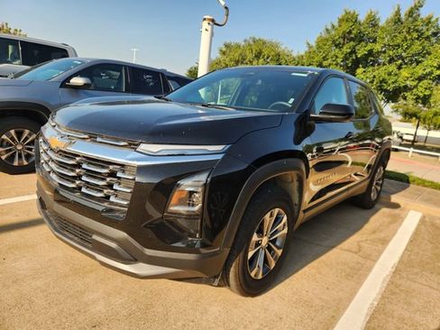 Used 2026 Chevrolet Equinox LT FWD image 3