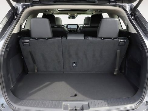 Used 2024 Toyota Highlander Platinum image 10